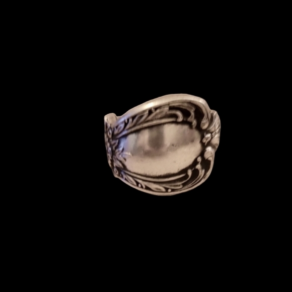 Ornate Vintage Hand Forged Spoon Ring Size 2 - Picture 1 of 3